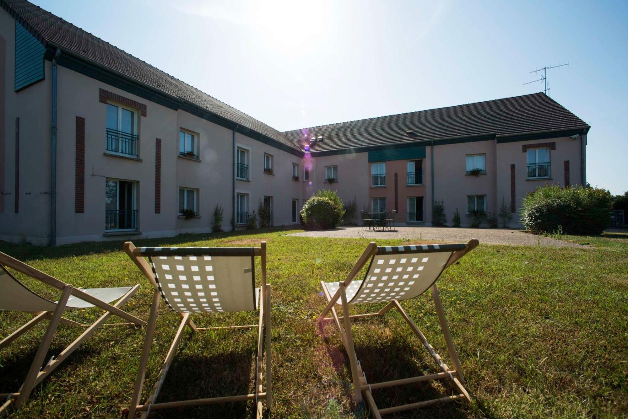 Brit Hotel Du Perche Nogent-le-Rotrou Exterior photo